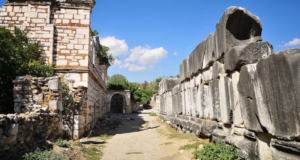 Stratonikeia Antik Kenti: Tarihin ve Doğanın Kucaklaştığı Eşsiz Bir Tatil Rotası