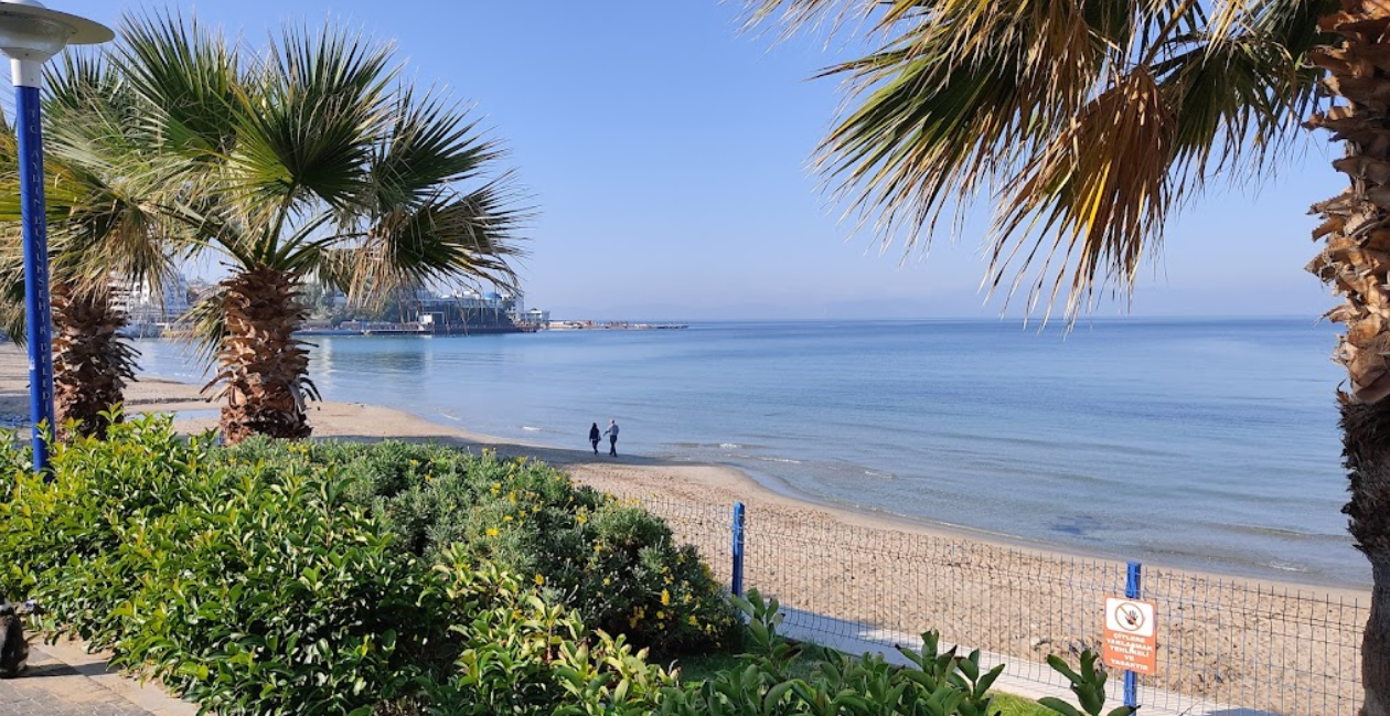 Kuşadası Kadınlar Denizi Plajı: Tarihi ve Modern Tatilin Buluşma ...