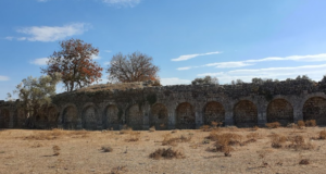 Teos Kenti Sarnıcı: Tarihin Derinliklerinde Bir Yolculuk