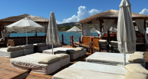 Kali Beach Club Alaçatı: Lüks ve Eğlencenin Buluşma Noktası