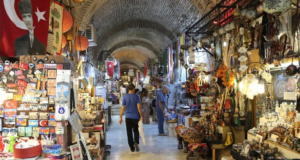 İzmir’in Kalbi: Kemeraltı Çarşısı