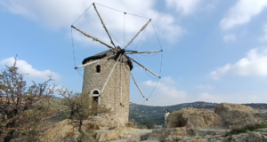 Eski Foça Değirmenleri: Tarih ve Doğanın Muhteşem Uyumu