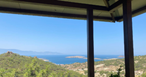 Foça Seyir Tepesi Tesisi: Ege’nin Zirvesinde Huzurlu Bir Tatil Noktası