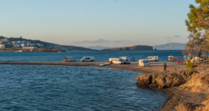 Foça İngiliz Burnu Seyir Alanı: Tarih, Doğa ve Huzurun Buluştuğu Nokta