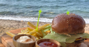 Foça Bambu Beach: Denize Girmenin En Keyifli Yeri