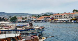 Eski Foça Gezilecek Yerler: Tarih, Doğa ve Denizle Buluşan Efsanevi Bir Tatil Rotası