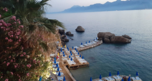 Mermerli Plajı: Antalya’nın Tarihi ve Doğal Güzelliklerle Buluştuğu Nokta