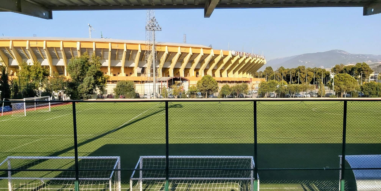 İzmir Atatürk Stadyumu: Efsanelerin Yeşil Sahnesi
