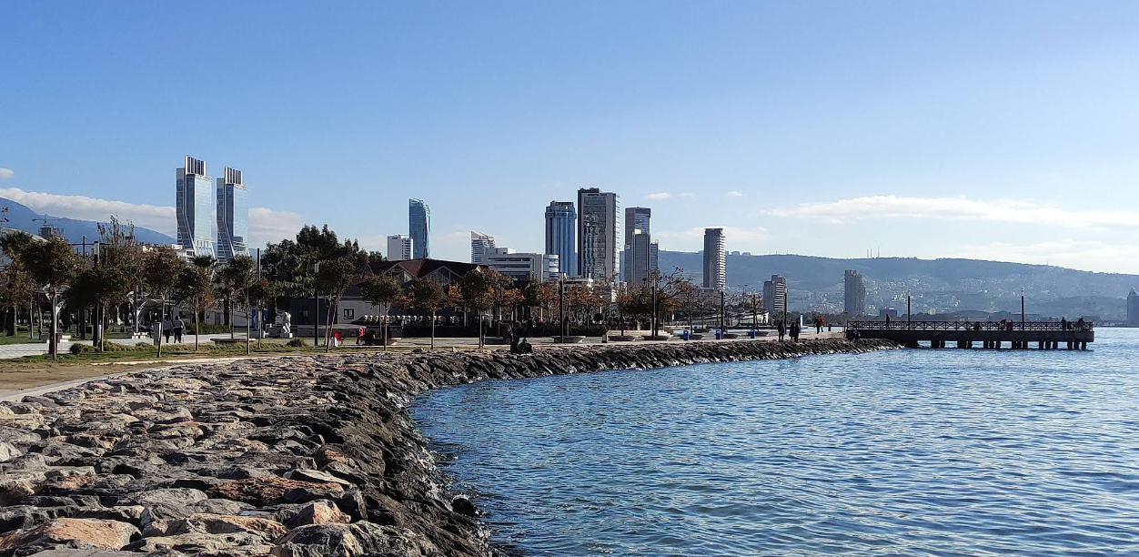 Bayraklı Sahili: İzmir’in Huzur ve Canlılık Dolu Kıyısı