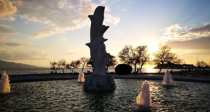 İzmir’in Sembolü: Yunuslar Heykeli