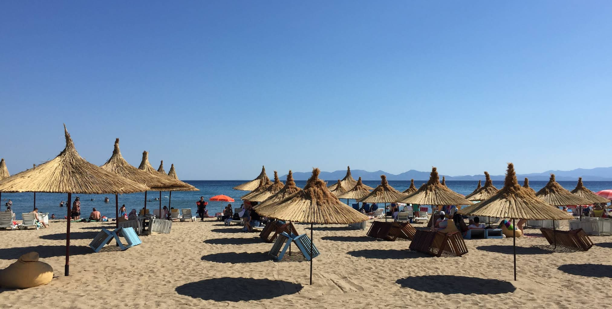 Copacabana Beach Sarımsaklı: Ege’nin Ritmini Yakala