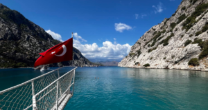 Porto Ceneviz Koyu: Akdeniz’in Saklı Cenneti