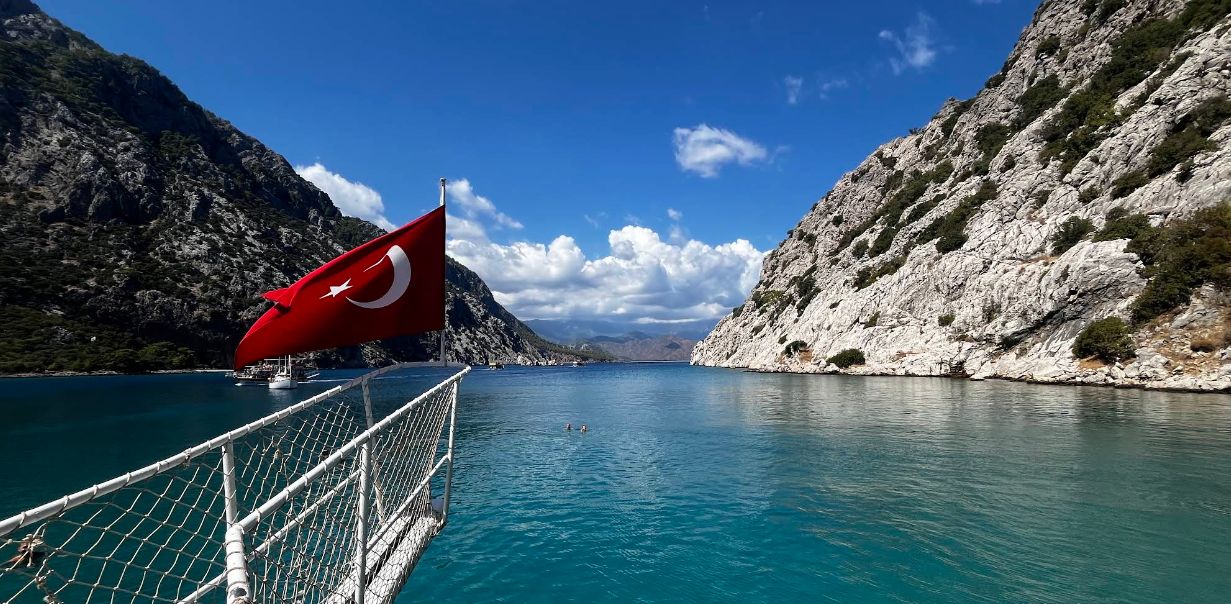 Porto Ceneviz Koyu: Akdeniz’in Saklı Cenneti