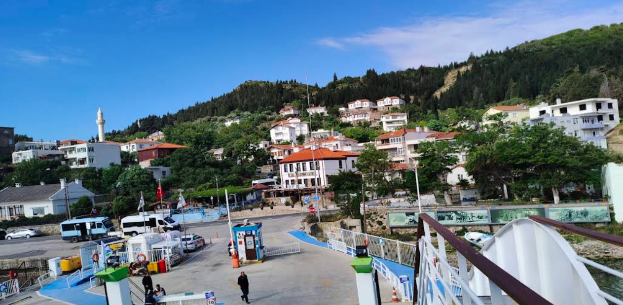 Kilitbahir Feribot İskelesi: Çanakkale Boğazı’nda Tarih ve Doğayla Buluşma Noktası