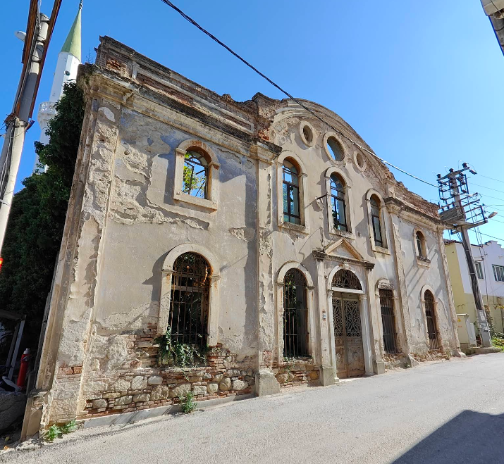 Hagioi Apostoloi Kilisesi: Tirilye’de Zamana Direnen Sessiz Bir Tanık