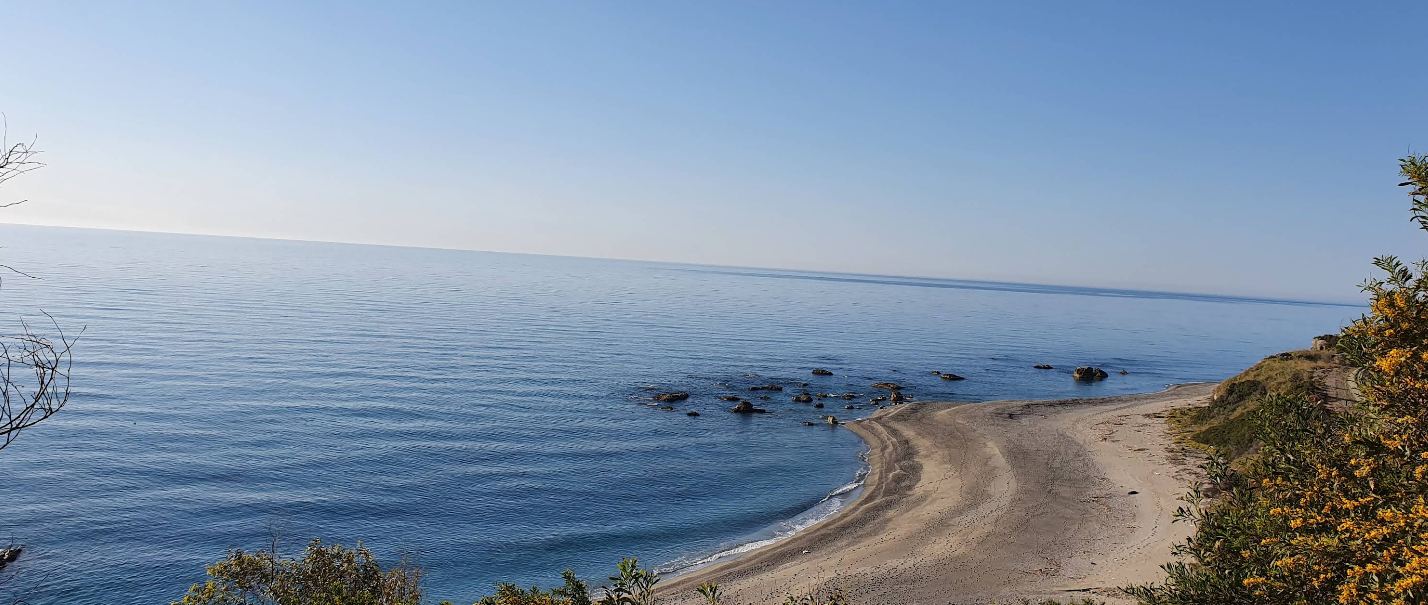 La Scogliera di Capo Bruzzano: Bianco’nun Doğal Sanat Eseri Kıyısı