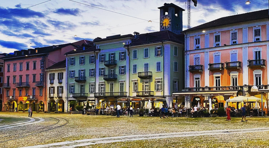 Piazza Grande: İsviçre’nin Kalbindeki Büyüleyici Meydan