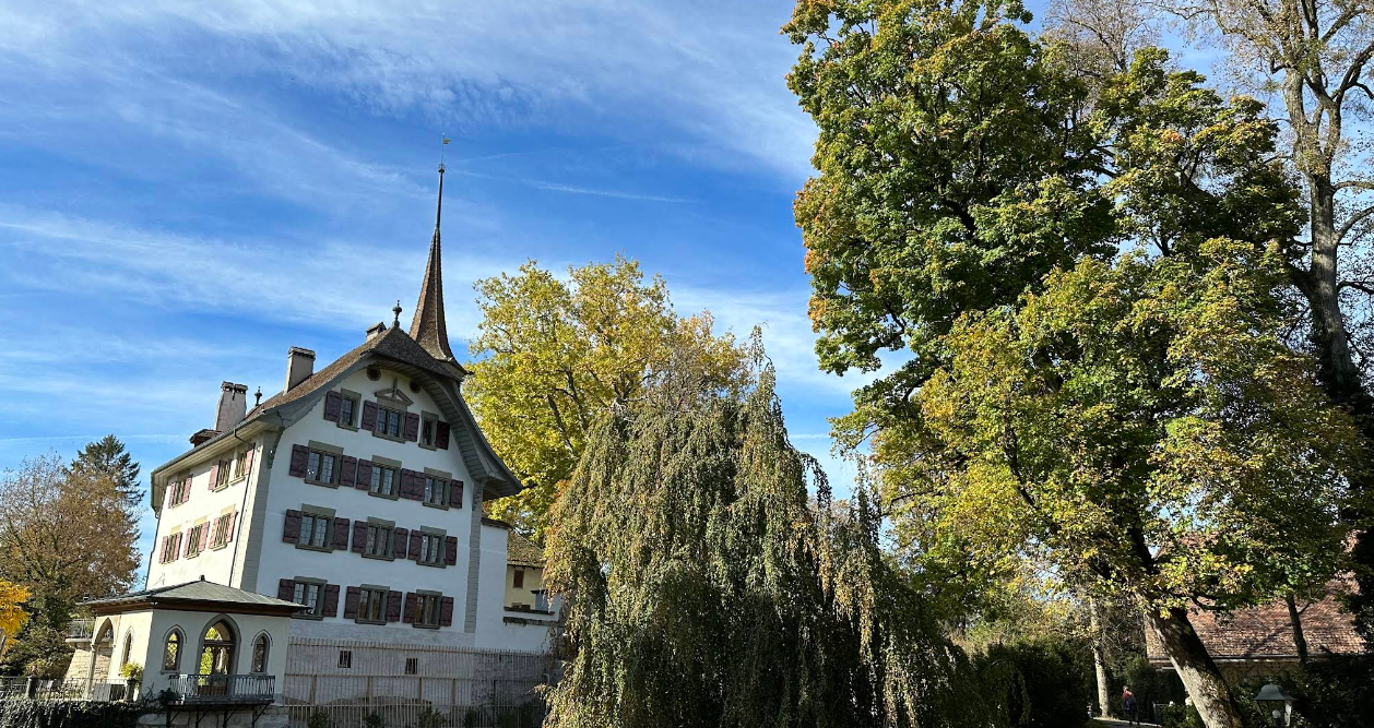 Schloss Landshut: İsviçre’nin Masalsı Şatosunda Tarih ve Doğa Yolculuğu