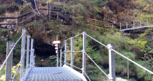 Bus de la Lora Grotte di Castello Tesino: İsviçre Alplerinde Gizemli Bir Yeraltı Yolculuğu