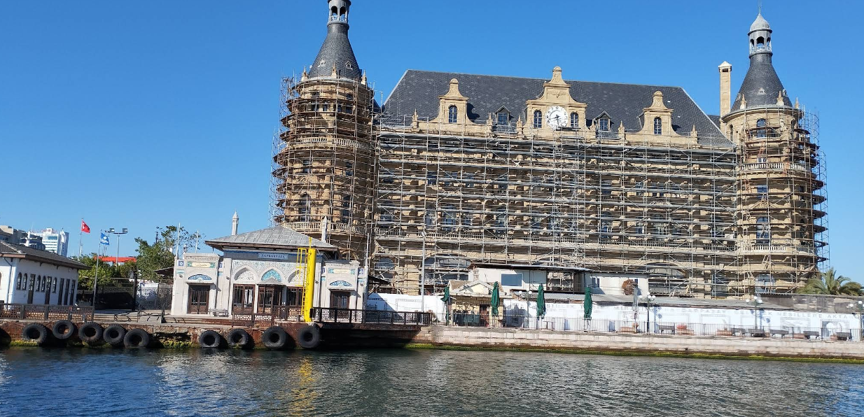 Kadıköy Meydanı’nda Hayatın Ritmi