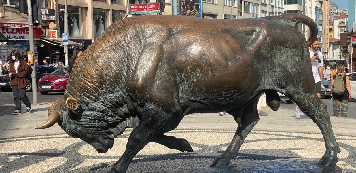 Hiddetin ve İnadın Tunçtan Simgesi: Kadıköy Altıyol Boğa Heykeli’nin Destansı Yolculuğu