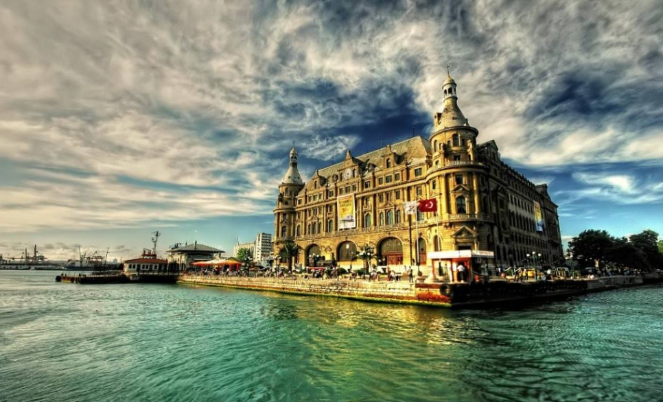 Denizin Üzerindeki Saray: Haydarpaşa Garı ve Çevresine Tarihi Bir Yolculuk